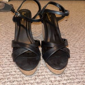 black wedges